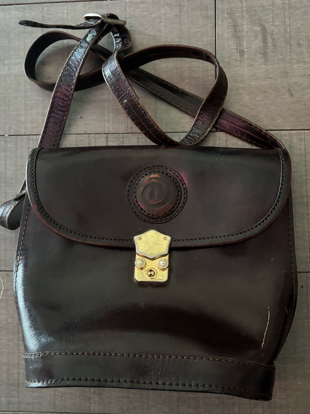 ♥️2 for $20♥️- Vintage Black Hard Leather Shoulder Bag with "Push Open" Hardwar